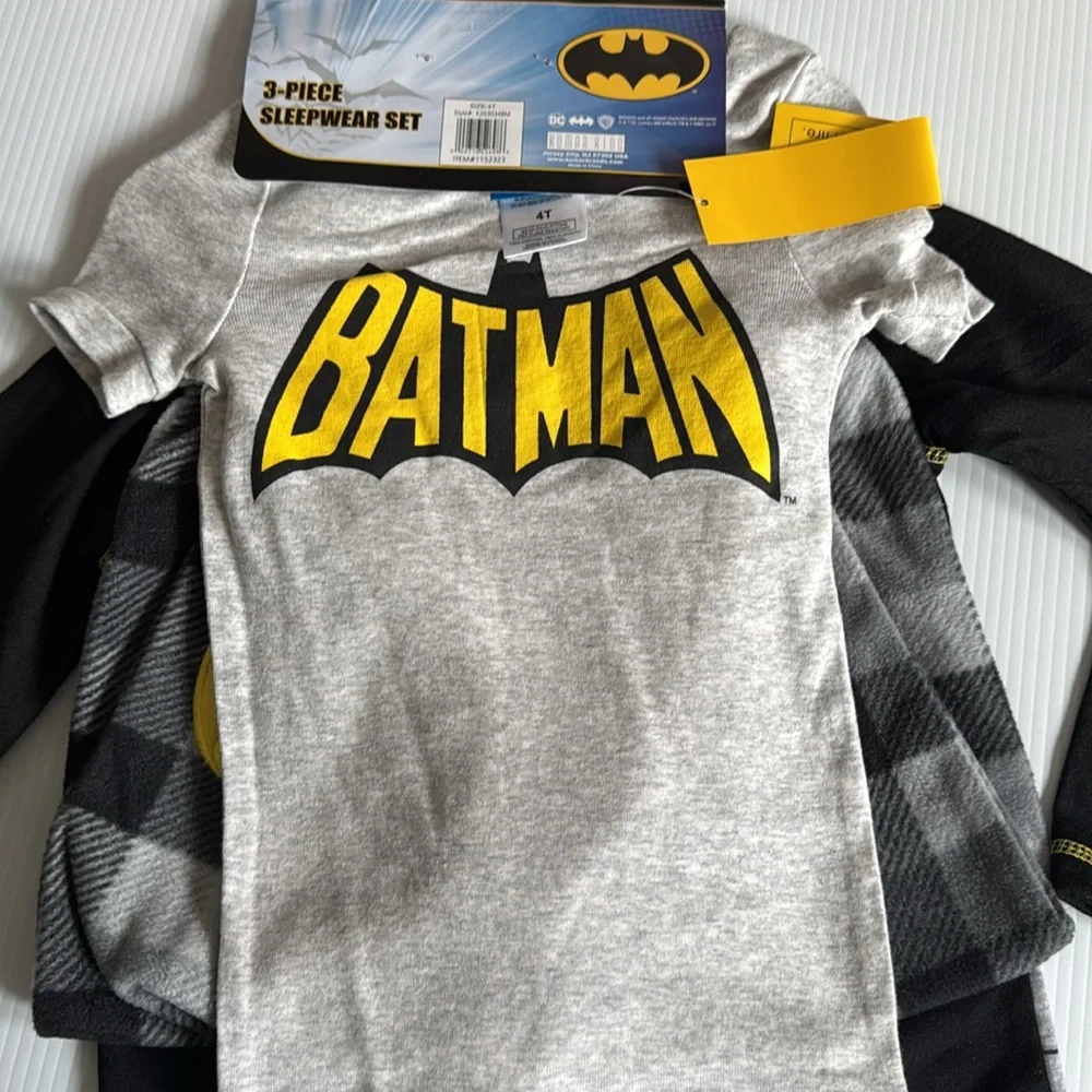 Batman pj set. Long sleeve & short sleeve tee & full length pant. Size 4T